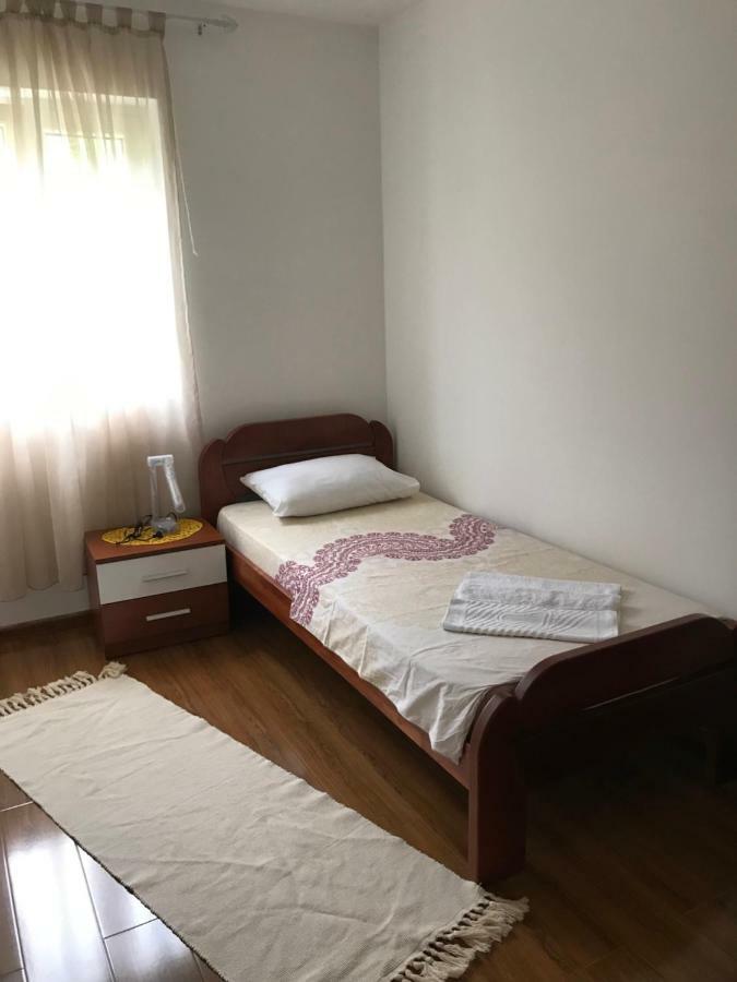Id Apartments 蒂瓦特 外观 照片