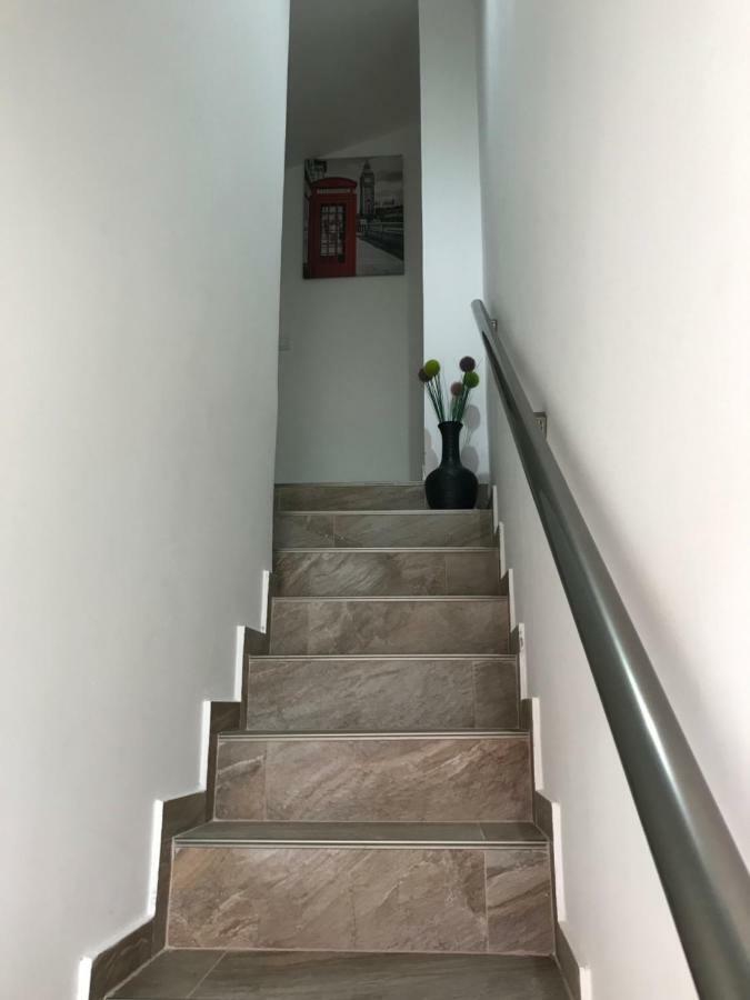 Id Apartments 蒂瓦特 外观 照片